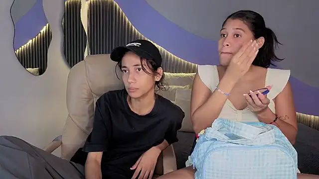 hot little bunny online show from 03/28/26, 07:57