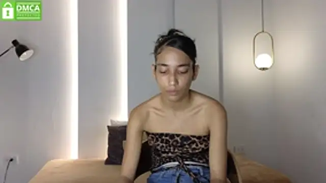 hot little bunny online show from 05/25/26, 09:43