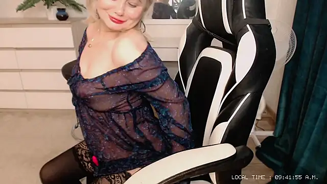 Lola Richie online show from 12/13/24, 04:43