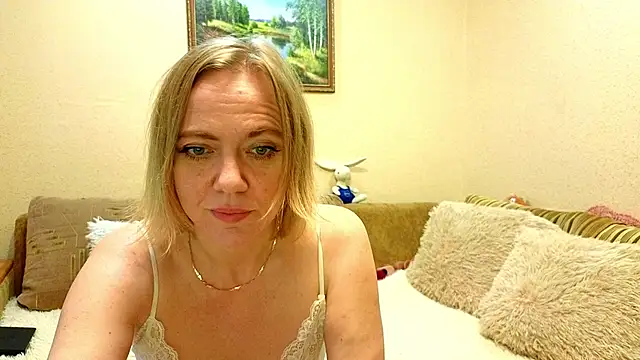 YourQueenX online show from 06/09/26, 04:35