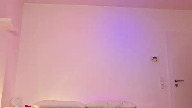 MonaLoreen online show from 02/18/25, 06:59