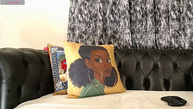 Snapshot of santa_queenn chatting on 02/26/25, 12:03 santa queenn online show from 02/26/25, 12:03