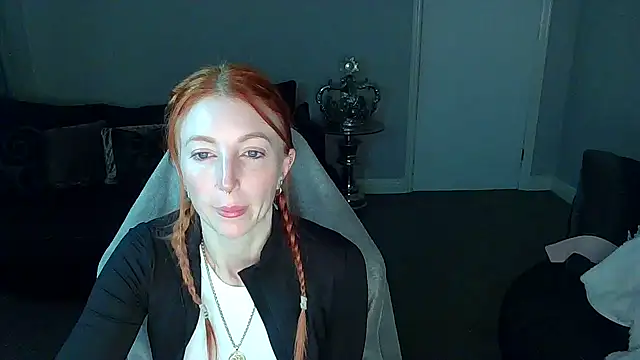 Snapshot of Red_firesquirt chatting on 02/05/25, 11:28 Red firesquirt online show from 02/05/25, 11:28