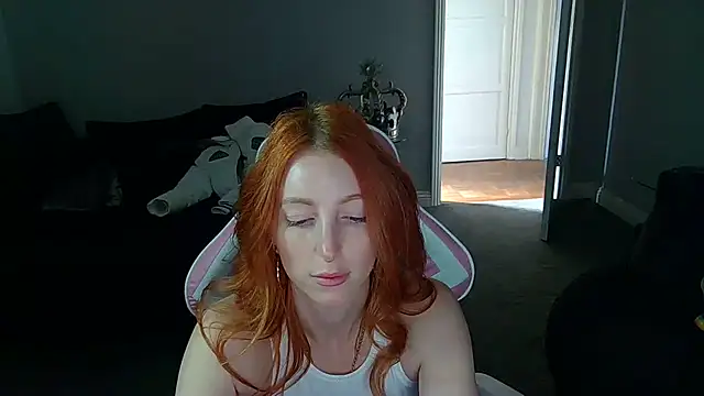 Snapshot of Red_firesquirt chatting on 03/20/25, 02:42 Red firesquirt online show from 03/20/25, 02:42