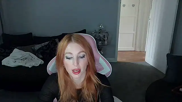 Snapshot of Red_firesquirt chatting on 10/15/25, 10:37 Red firesquirt online show from 10/15/25, 10:37