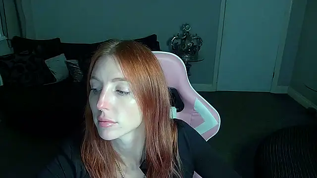 Snapshot of Red_firesquirt chatting on 11/20/25, 04:07 Red firesquirt online show from 11/20/25, 04:07