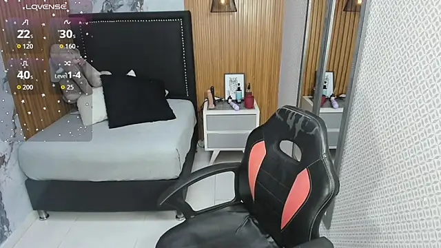 LORENADAVIES online show from 06/07/26, 12:20