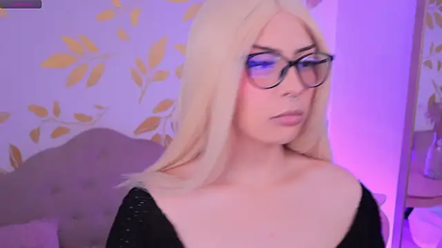 Misselektra   online show from 09/17/25, 04:36