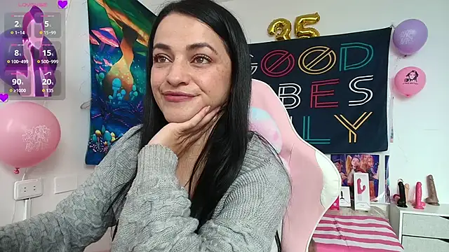 LovelyAzucena online show from 05/08/26, 02:33