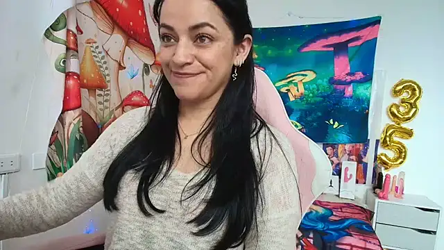 LovelyAzucena online show from 05/26/26, 02:35