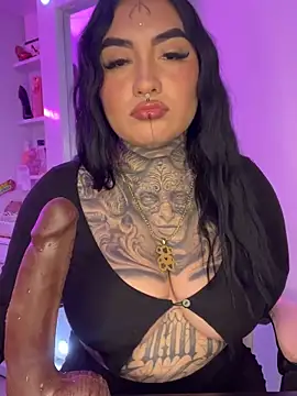 CloeeBeckam online show from 11/12/25, 08:04