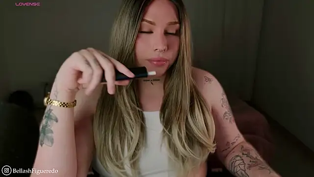 IsabellaFigueredo   online show from 03/13/26, 03:02