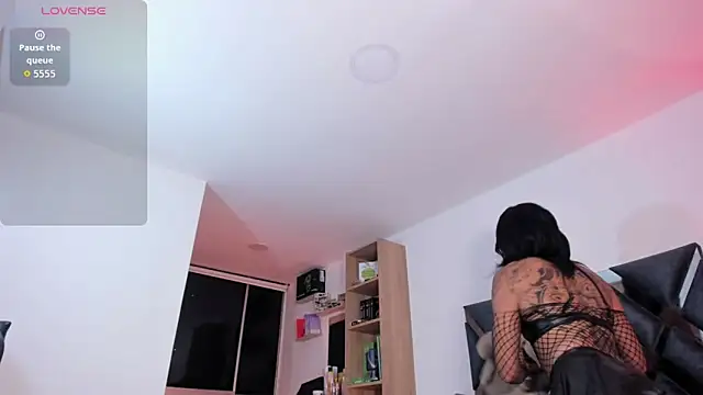 Nicolle alexandra online show from 04/19/26, 10:25