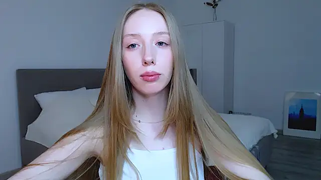 Luna insniity online show from 01/28/25, 12:05