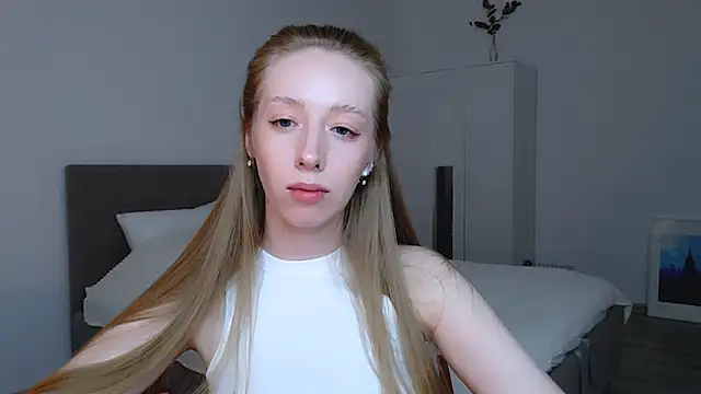 Luna insniity online show from 02/15/25, 10:52