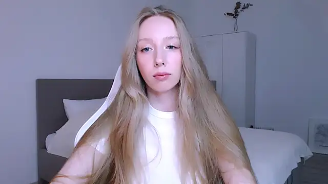 Luna insniity online show from 11/08/25, 08:07