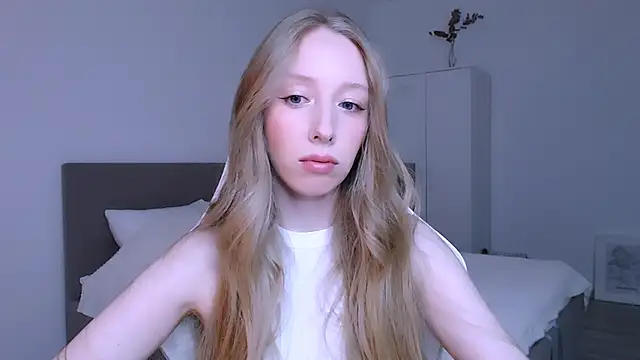 Luna insniity online show from 12/15/25, 08:35