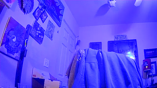 Snapshot of druetrue chatting on 11/24/25, 01:27 druetrue online show from 11/24/25, 01:27