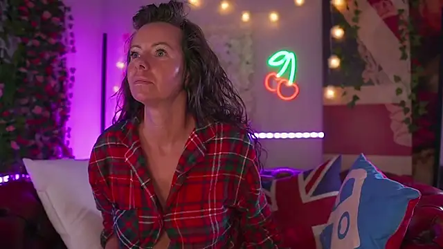 Snapshot of AmicaBentley chatting on 03/26/26, 06:08 AmicaBentley online show from 03/26/26, 06:08