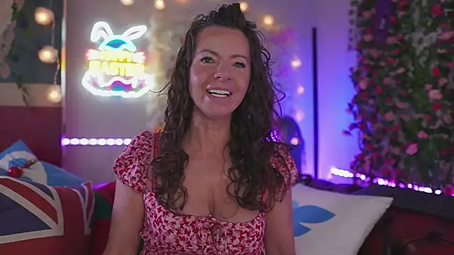 Snapshot of AmicaBentley chatting on 04/11/26, 06:18 AmicaBentley online show from 04/11/26, 06:18