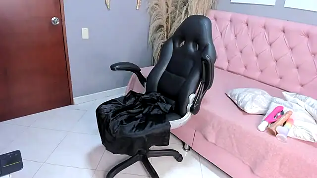 Anahi falcon online show from 02/12/26, 12:44