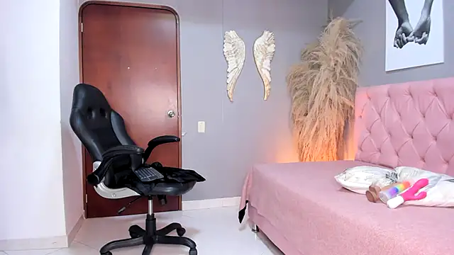 Anahi falcon online show from 04/24/26, 08:00