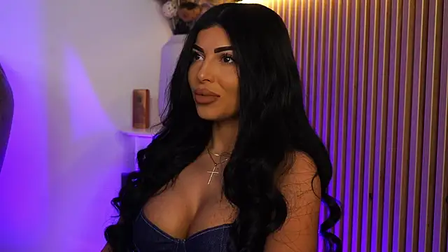 Snapshot of KimyBroox chatting on 03/11/25, 11:04 KimyBroox online show from 03/11/25, 11:04