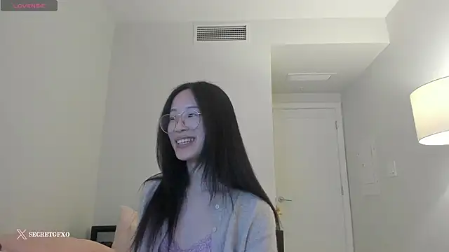 Snapshot of secretgirlfriendxo chatting on 02/04/25, 06:04 secretgirlfriendxo online show from 02/04/25, 06:04