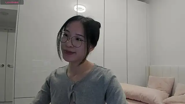 Snapshot of secretgirlfriendxo chatting on 11/15/25, 02:31 secretgirlfriendxo online show from 11/15/25, 02:31