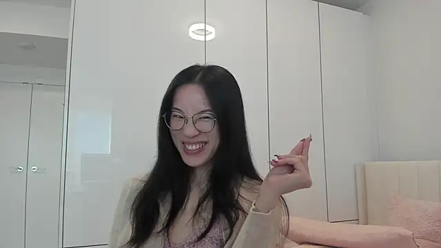 Snapshot of secretgirlfriendxo chatting on 12/15/25, 11:09 secretgirlfriendxo online show from 12/15/25, 11:09