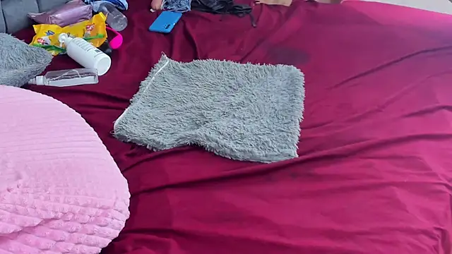 Snapshot of Couple_Gold69 chatting on 03/13/25, 03:50 Couple Gold69 online show from 03/13/25, 03:50