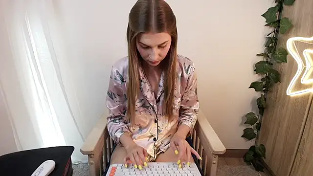 Miss Christine Cardo online show from 05/26/26, 06:48