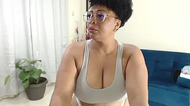 AmbarSofhia online show from 02/13/25, 10:11