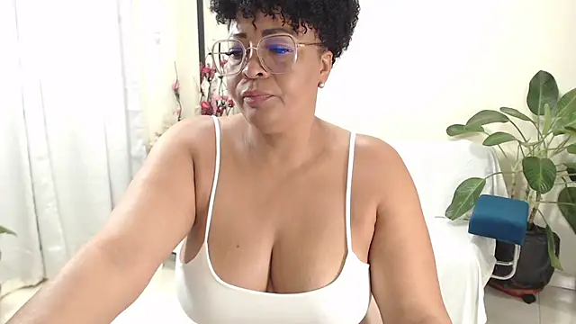 AmbarSofhia online show from 02/18/25, 11:30