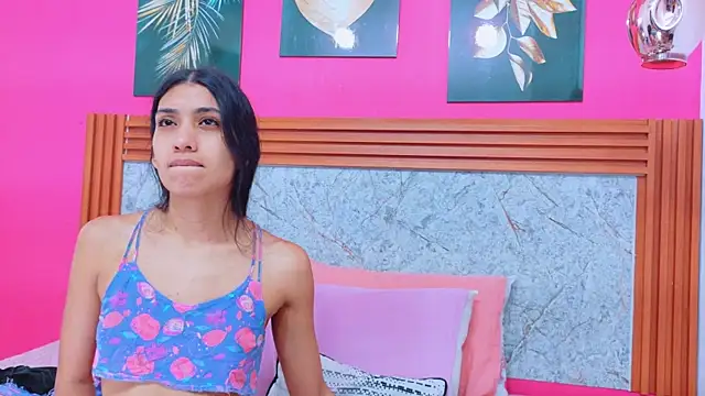 littlee emilyy  online show from 03/24/26, 12:43