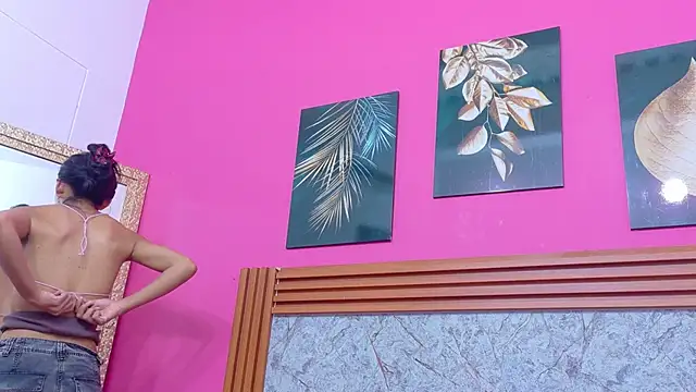 littlee emilyy  online show from 05/06/26, 01:05