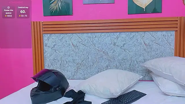 littlee emilyy  online show from 06/02/26, 12:40