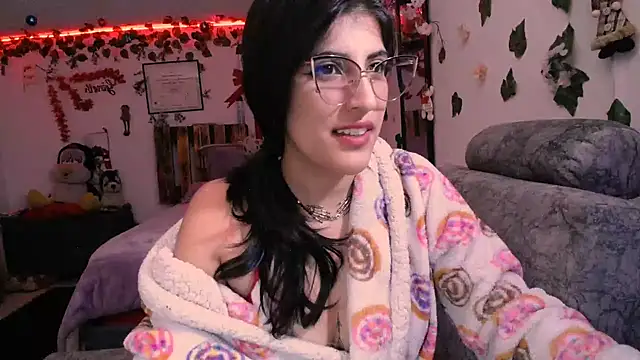 Snapshot of azahar__ziiz chatting on 12/18/24, 02:21 azahar ziiz online show from 12/18/24, 02:21