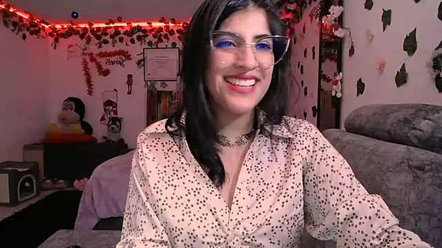 Snapshot of azahar__ziiz chatting on 12/29/24, 06:35 azahar ziiz online show from 12/29/24, 06:35