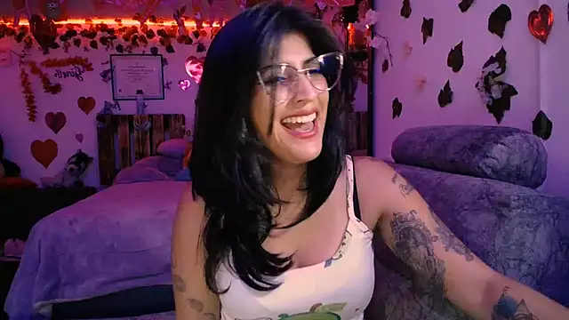 Snapshot of azahar__ziiz chatting on 02/12/25, 12:27 azahar ziiz online show from 02/12/25, 12:27