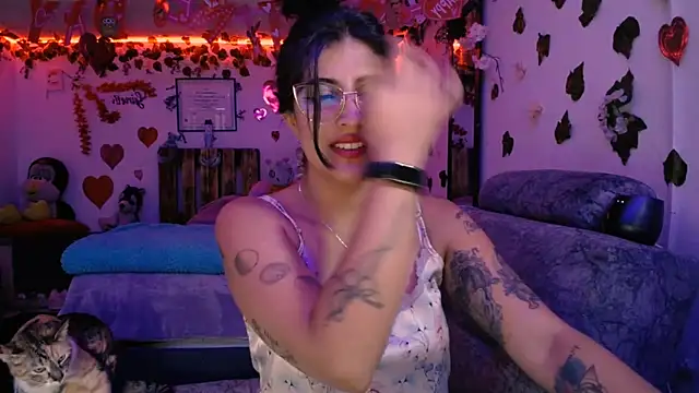 Snapshot of azahar__ziiz chatting on 02/12/25, 09:33 azahar ziiz online show from 02/12/25, 09:33