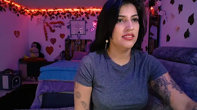 Snapshot of azahar__ziiz chatting on 02/21/25, 02:38 azahar ziiz online show from 02/21/25, 02:38