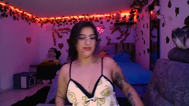 Snapshot of azahar__ziiz chatting on 03/05/25, 02:14 azahar ziiz online show from 03/05/25, 02:14