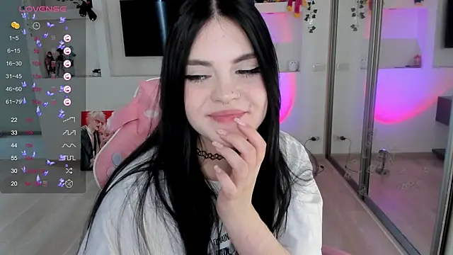 Snapshot of SelenaCute chatting on 12/13/24, 08:09 SelenaCute online show from 12/13/24, 08:09