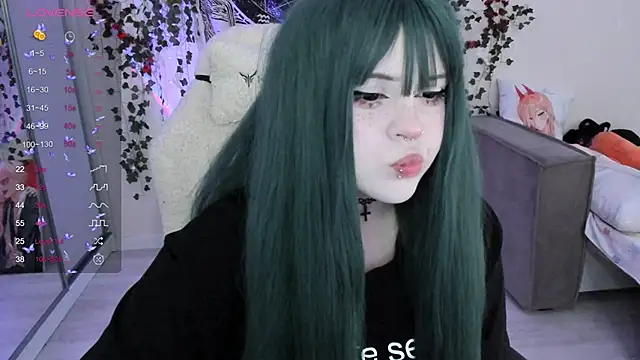 Snapshot of SelenaCute chatting on 09/22/25, 04:58 SelenaCute online show from 09/22/25, 04:58