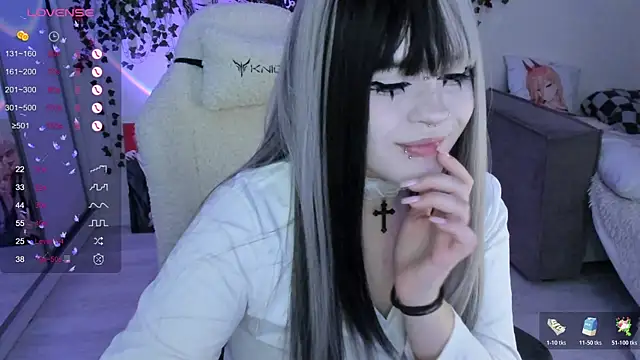 Snapshot of SelenaCute chatting on 10/28/25, 05:00 SelenaCute online show from 10/28/25, 05:00