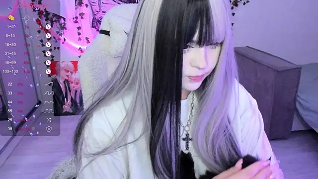 Snapshot of SelenaCute chatting on 11/20/25, 04:45 SelenaCute online show from 11/20/25, 04:45