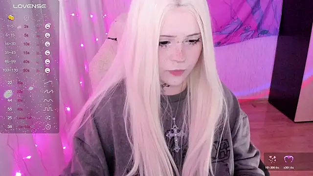 SelenaCute online show from 06/19/26, 04:39