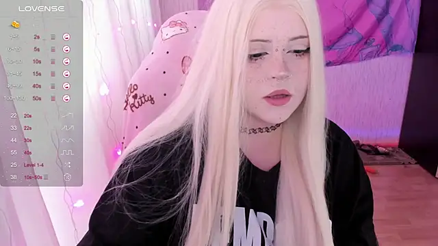 SelenaCute online show from 06/25/26, 04:34