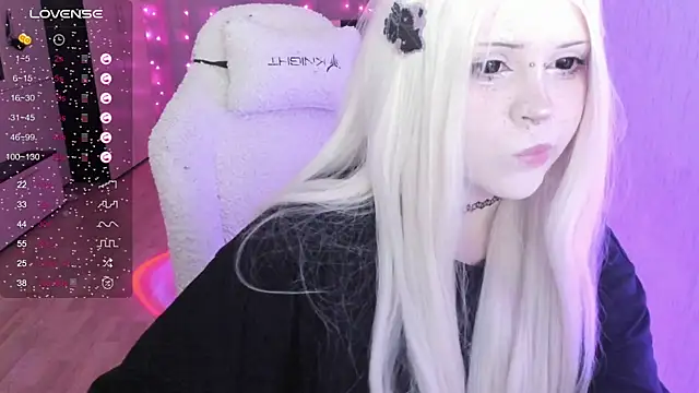 SelenaCute online show from 08/04/26, 07:27